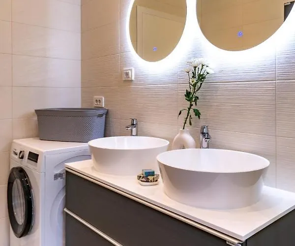 Panorama Dora With Jacuzzi Daire Palit